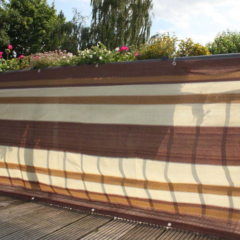 Een mooi balkon is met een balkondoek die op maat word gemaakt