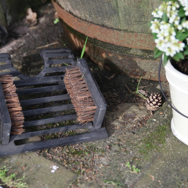 Laarzenknecht met borstel