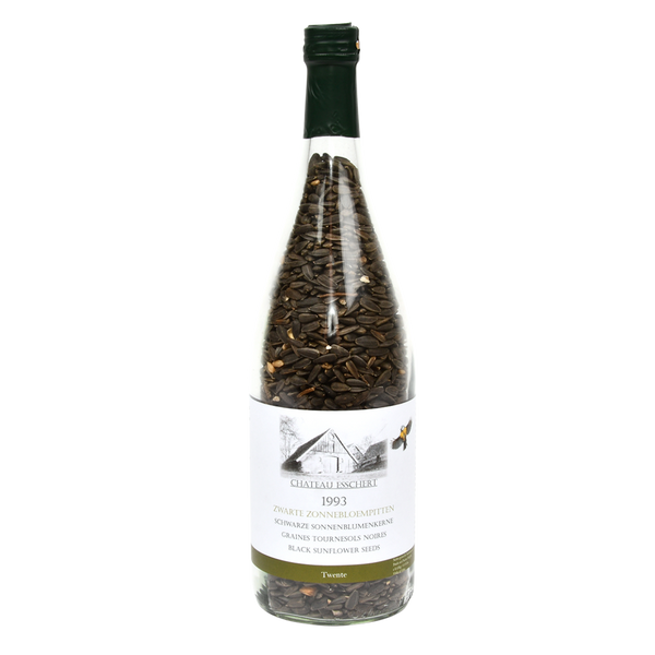 zonnebloempitten in wijnfles